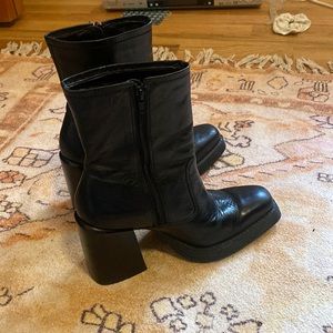 Vintage heeled sassy boots